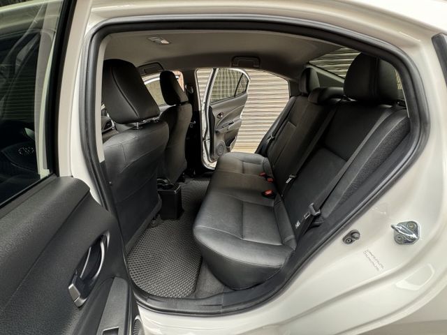 ★僅一年新古車~原廠4年12萬公里保固中，升級倒車顯影/CARPLAY，認證車原鈑件，防滑.9氣囊.胎壓偵測，可全額貸★  第3張相片
