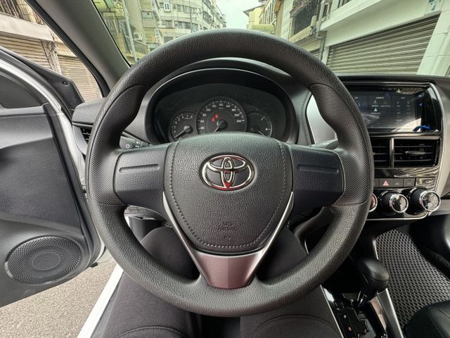 ★僅一年新古車~原廠4年12萬公里保固中，升級倒車顯影/CARPLAY，認證車原鈑件，防滑.9氣囊.胎壓偵測，可全額貸★  第7張相片