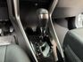 ★僅一年新古車~原廠4年12萬公里保固中，升級倒車顯影/CARPLAY，認證車原鈑件，防滑.9氣囊.胎壓偵測，可全額貸★  第10張縮圖
