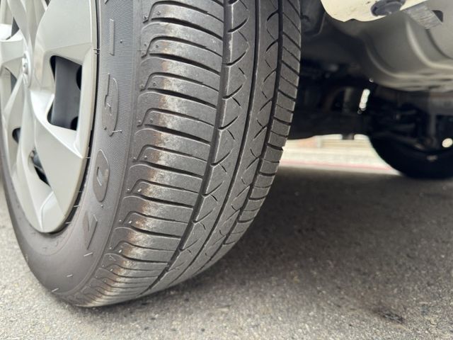 ★僅一年新古車~原廠4年12萬公里保固中，升級倒車顯影/CARPLAY，認證車原鈑件，防滑.9氣囊.胎壓偵測，可全額貸★  第16張相片