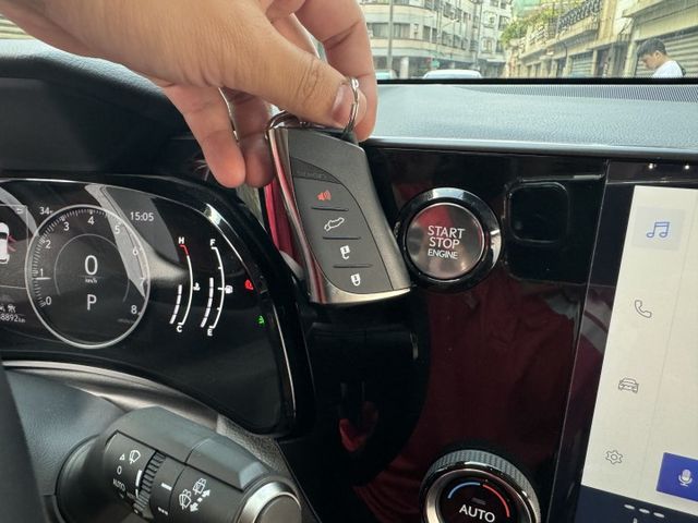 ★全新改款高階豪華版有雙電動椅/電尾門~原鈑件認證車，IKEY.盲點.ACC.車道維持.CARPLAY，原廠保固中★  第12張相片