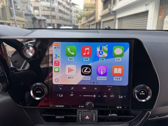 ★全新改款高階豪華版有雙電動椅/電尾門~原鈑件認證車，IKEY.盲點.ACC.車道維持.CARPLAY，原廠保固中★  第15張相片