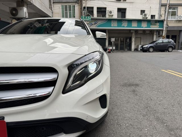 ★最美白色系價格最保值~IKEY.電尾門.電動椅.自動停車.AEB.換檔撥片.魚眼HID，認證車原鈑件，可全額貸款★  第16張相片