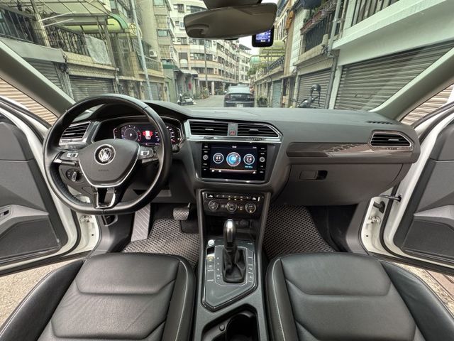 ★1.4渦輪最頂級Elengane版有環景/自動停車/換檔撥片/LV2~認證車原鈑件，IKEY.盲點.電尾門.電動椅★  第5張相片