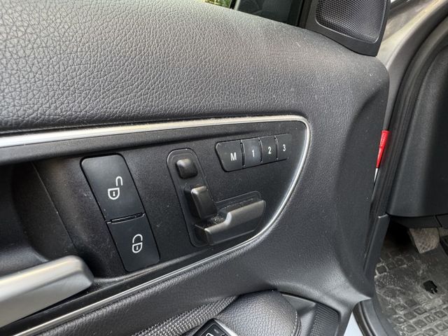 ★超美總代理GLA180+升級CARPLAY~內裝外觀媲美新車，IKEY.電尾門.電動椅.換檔撥片.HID，認證車原鈑★  第6張相片