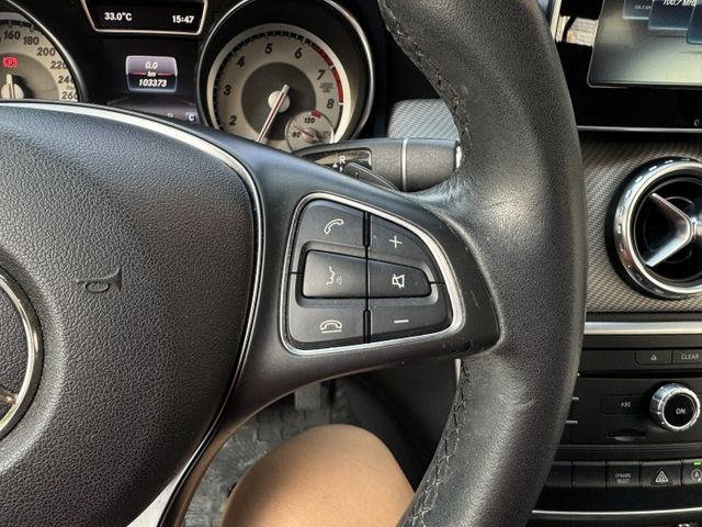 ★超美總代理GLA180+升級CARPLAY~內裝外觀媲美新車，IKEY.電尾門.電動椅.換檔撥片.HID，認證車原鈑★  第9張相片