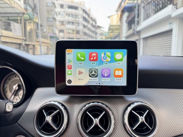 ★超美總代理GLA180+升級CARPLAY~內裝外觀媲美新車，IKEY.電尾門.電動椅.換檔撥片.HID，認證車原鈑★  第15張相片