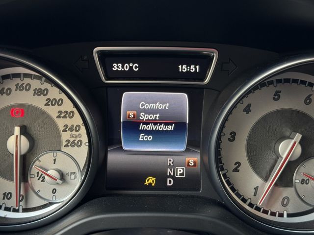 ★超美總代理GLA180+升級CARPLAY~內裝外觀媲美新車，IKEY.電尾門.電動椅.換檔撥片.HID，認證車原鈑★  第16張相片