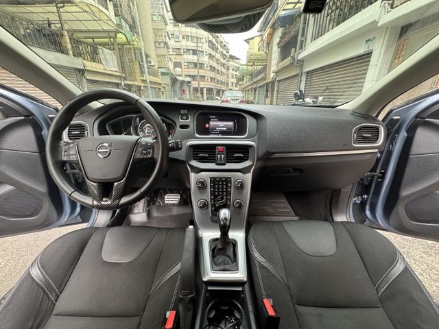 ★秒殺價超級美車1.5渦輪安全運動版~僅跑9萬，ACC.車道偏移.盲點.導航.倒車顯影.記憶電動椅.LED，認證車原鈑★  第5張相片
