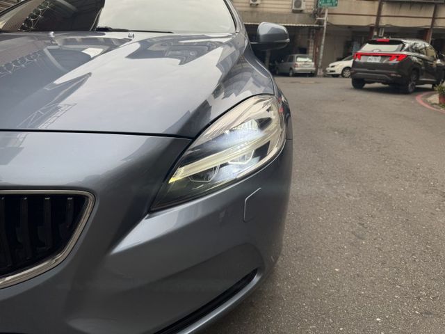 ★秒殺價超級美車1.5渦輪安全運動版~僅跑9萬，ACC.車道偏移.盲點.導航.倒車顯影.記憶電動椅.LED，認證車原鈑★  第18張相片