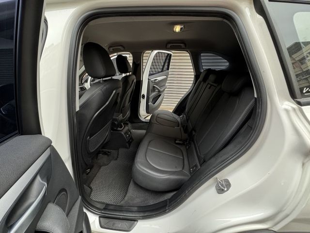 ★年底車2016年領牌~全新大改款1.5渦輪，省油低稅大動能，IKEY.雙電動椅.電尾門.倒車顯影，認證車原鈑，可全貸★  第3張相片