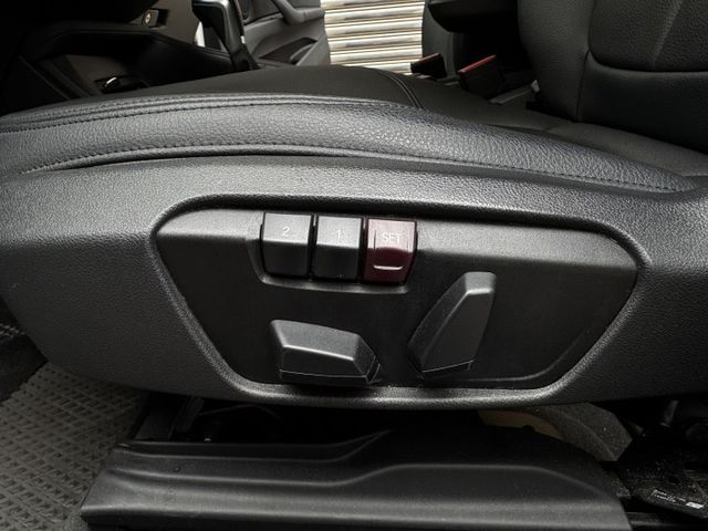 ★年底車2016年領牌~全新大改款1.5渦輪，省油低稅大動能，IKEY.雙電動椅.電尾門.倒車顯影，認證車原鈑，可全貸★  第6張相片