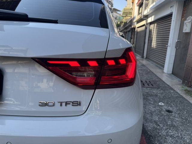 ★秒殺價一手女用車~1.0渦輪省油省稅大動能，僅跑6萬多，ACC.AEB.防滑.CARPLAY導航，認證車原鈑件可全貸★  第17張相片