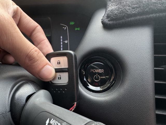 ★油電版未滿一年車~現省20萬元，IKEY.摸門解鎖.LV2.盲點.LED.CARPLAY導航，認證車原鈑件，可全額貸★  第13張相片