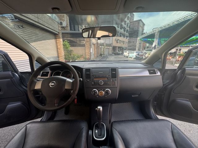 ★大特價超美五門掀背車~里程跑少，認證車原鈑件，內裝外觀都很美/四顆輪胎也很新喔，比較後就知優惠，可全額貸款★  第5張相片