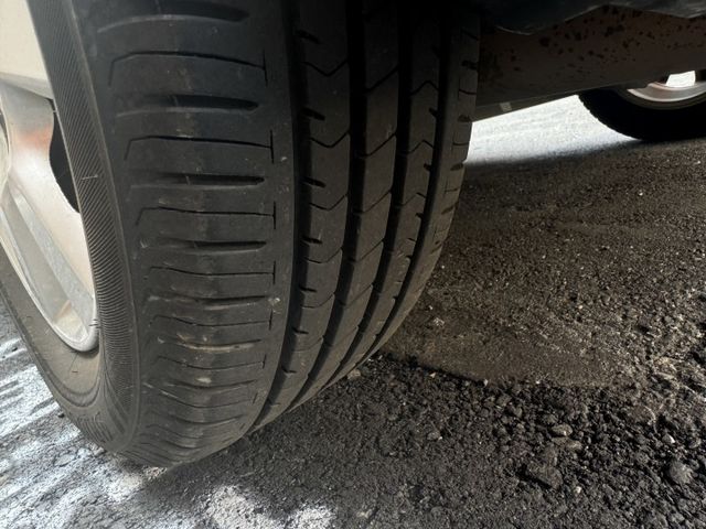 ★大特價超美五門掀背車~里程跑少，認證車原鈑件，內裝外觀都很美/四顆輪胎也很新喔，比較後就知優惠，可全額貸款★  第17張相片