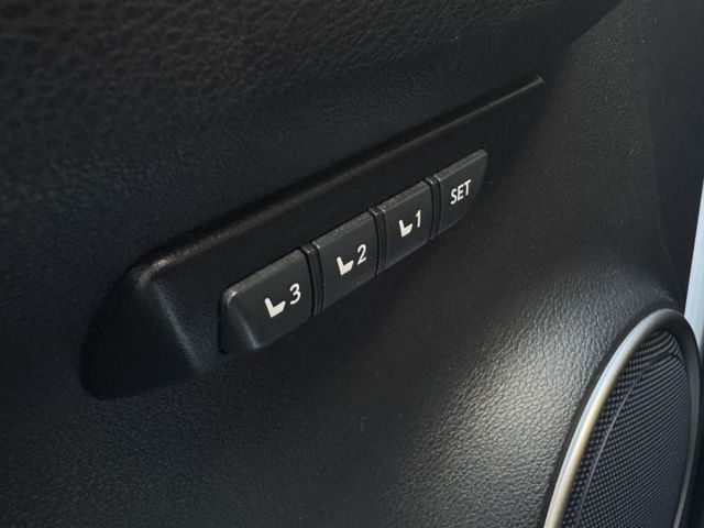 ★特價中大電池已更換~頂級版有後座電動椅/導航+升級FSPORT車頭，里程跑少，IKEY.雙電動椅.電尾，認證車原鈑件★  第11張相片