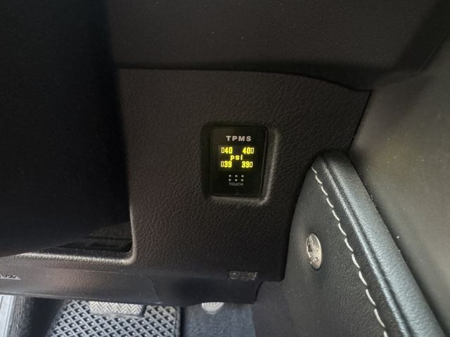 ★特價中大電池已更換~頂級版有後座電動椅/導航+升級FSPORT車頭，里程跑少，IKEY.雙電動椅.電尾，認證車原鈑件★  第12張相片