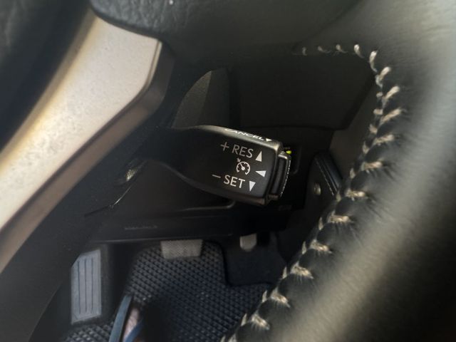 ★特價中大電池已更換~頂級版有後座電動椅/導航+升級FSPORT車頭，里程跑少，IKEY.雙電動椅.電尾，認證車原鈑件★  第15張相片
