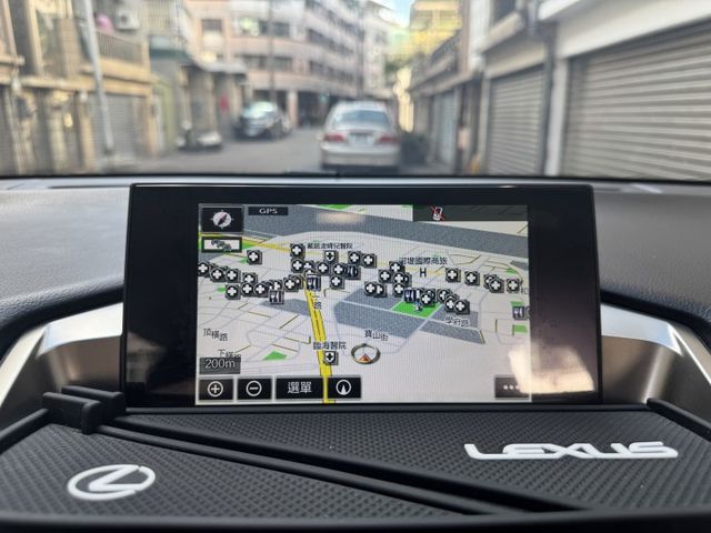 ★特價中大電池已更換~頂級版有後座電動椅/導航+升級FSPORT車頭，里程跑少，IKEY.雙電動椅.電尾，認證車原鈑件★  第16張相片