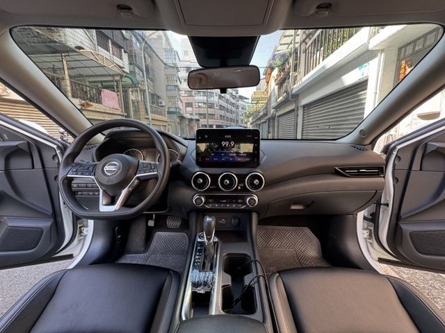 ★新車試乘車稀有釋出~尊爵版僅跑6千，認證車原鈑件，IKEY.ACC.環景影像.盲點.LED.CARPLAY，原廠保固★  第5張相片