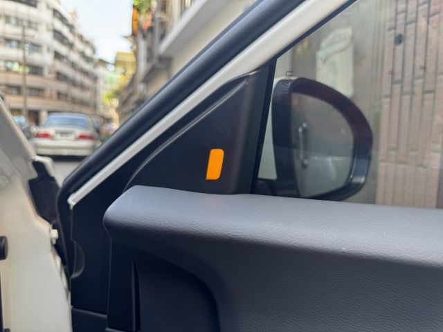 ★新車試乘車稀有釋出~尊爵版僅跑6千，認證車原鈑件，IKEY.ACC.環景影像.盲點.LED.CARPLAY，原廠保固★  第20張相片