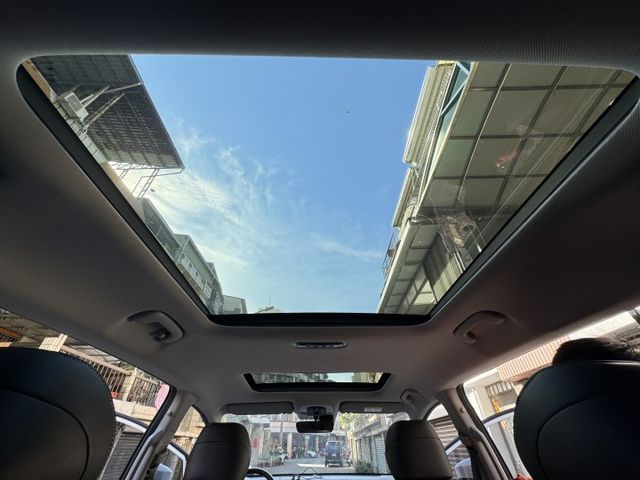 ★七人旗艦版~下殺全台最低價，認證車原鈑件，全景天窗.環景影像.LV2.電動滑門.盲點.CARPLAY，原廠保固可全貸★  第6張相片