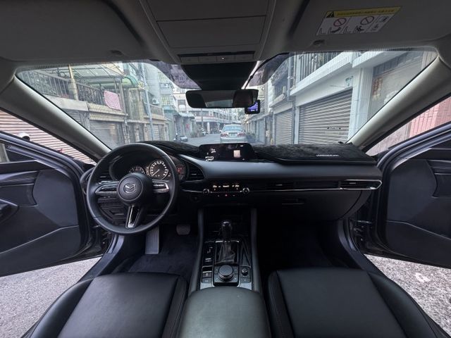 ★大特價全新大改款4D頂級版~認證車原鈑件，IKEY.LV2.盲點.LED.CARPLAY導航.倒車顯影，可全額貸款★  第5張相片