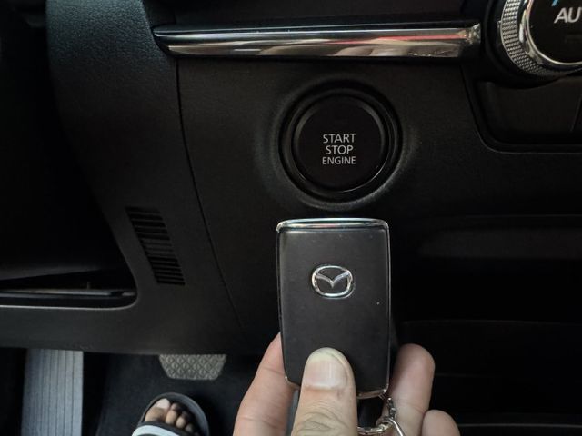 ★大特價全新大改款4D頂級版~認證車原鈑件，IKEY.LV2.盲點.LED.CARPLAY導航.倒車顯影，可全額貸款★  第11張相片