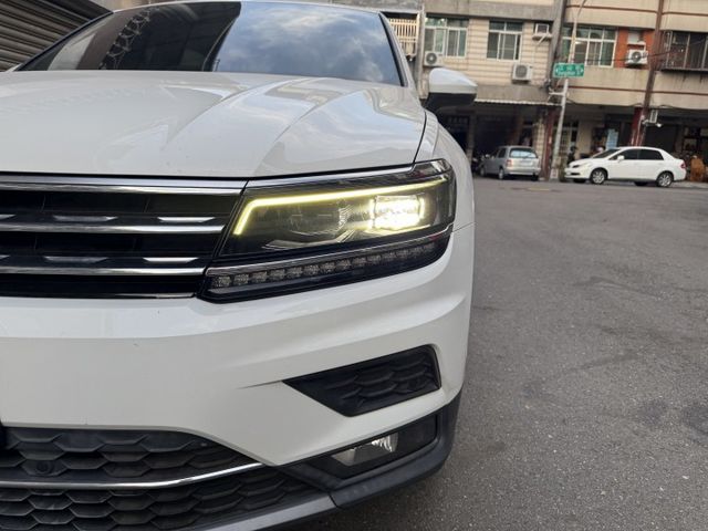 ★1.4最頂級Elengane版才有360環景/Lv2系統/自動停車，本月特惠車/最美白色~省油低稅渦輪動能★  第11張相片