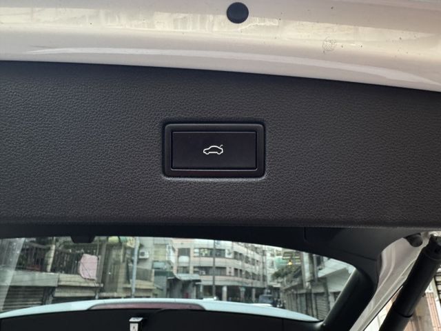 ★1.4最頂級Elengane版才有360環景/Lv2系統/自動停車，本月特惠車/最美白色~省油低稅渦輪動能★  第12張相片