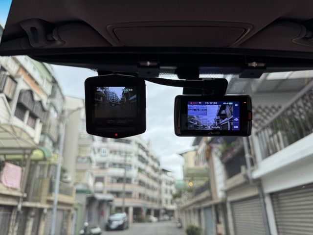 ★小改款最高階4WD領袖版僅跑4萬低里程附原廠紀錄~選配後座雙螢幕/三排座椅/電視/側踏板，全車內外美到不可思議★  第20張相片