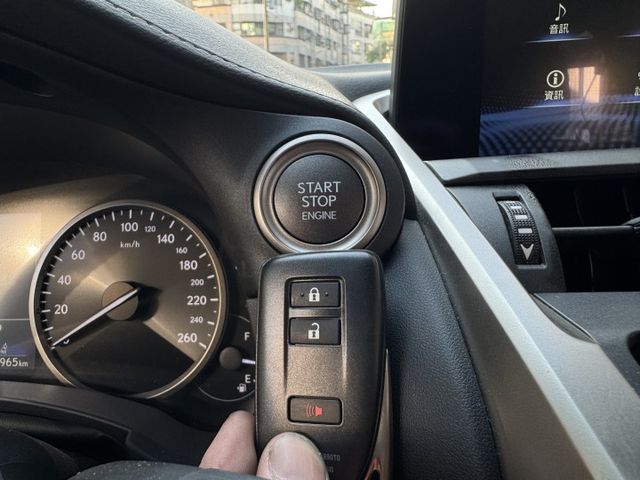 ★大特價最美白色系~完善原廠保養紀錄，IKEY.ACC.車道維持.盲點.LED頭燈.CARPLAY導航，認證車原鈑件★  第14張相片