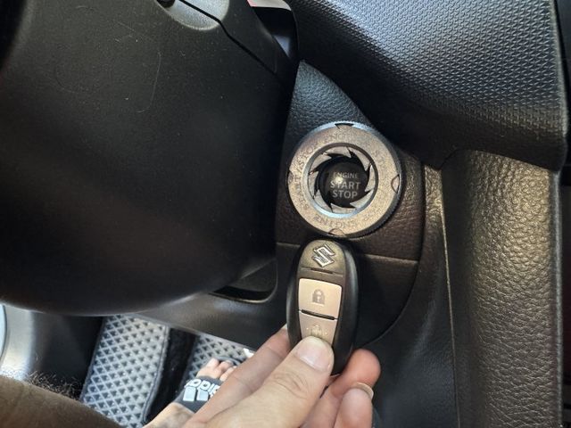 ★稀有1.6 SPORT版+升級數萬選配~原鈑件，IKEY.導航.CARPLAY.換檔撥片.6氣囊.胎壓.HUD.防滑★  第16張相片