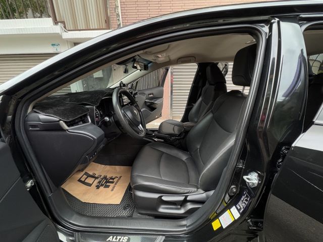 ★大特價豪華版+升級10萬精裝特仕~認證車原鈑，IKEY.LV2.導航.CARPLAY.前雷達.HUD.LED，可全貸★  第3張相片
