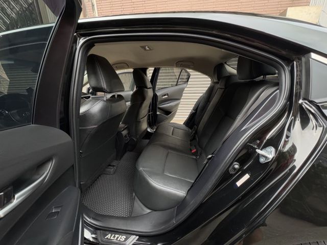 ★大特價豪華版+升級10萬精裝特仕~認證車原鈑，IKEY.LV2.導航.CARPLAY.前雷達.HUD.LED，可全貸★  第4張相片