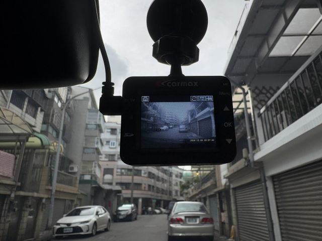 ★大特價豪華版+升級10萬精裝特仕~認證車原鈑，IKEY.LV2.導航.CARPLAY.前雷達.HUD.LED，可全貸★  第9張相片