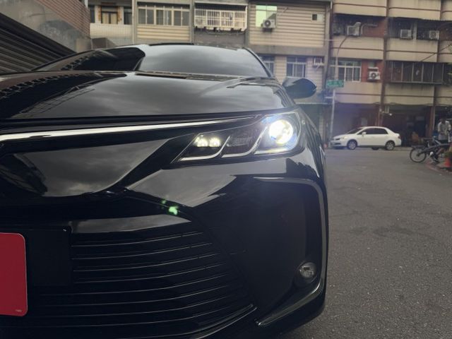 ★大特價豪華版+升級10萬精裝特仕~認證車原鈑，IKEY.LV2.導航.CARPLAY.前雷達.HUD.LED，可全貸★  第20張相片