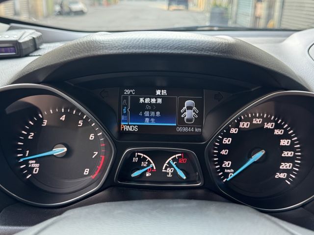 ★年底車2015年領牌~1.6渦輪頂級時尚經典版 ，僅跑6萬多，全景天窗.電尾門.倒車顯影，認證車原鈑，全原廠保養紀錄★  第9張相片