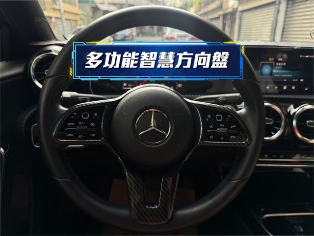 ★特價全新改款19年式新車頭~僅跑5萬多，認證車原鈑件，IKEY.CARPLAY導航.倒車顯影.電動椅.LED，可全貸★  第7張相片