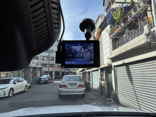★高規豪華版現折新車70萬~認證車原鈑件，IKEY.LV2.腳踢尾門.雙電動椅.盲點.自動停車.LED頭燈，可全額貸款★  第8張相片