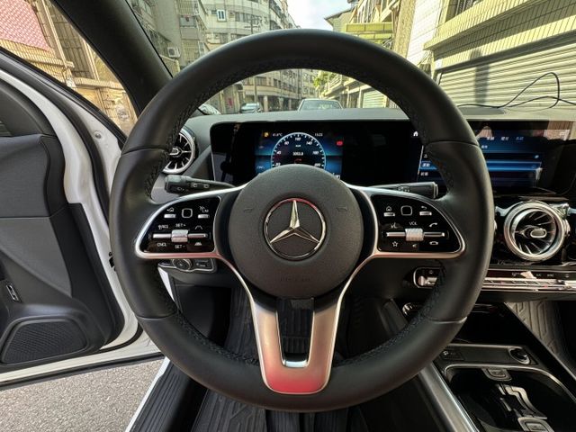 ★高規豪華版現折新車70萬~認證車原鈑件，IKEY.LV2.腳踢尾門.雙電動椅.盲點.自動停車.LED頭燈，可全額貸款★  第10張相片