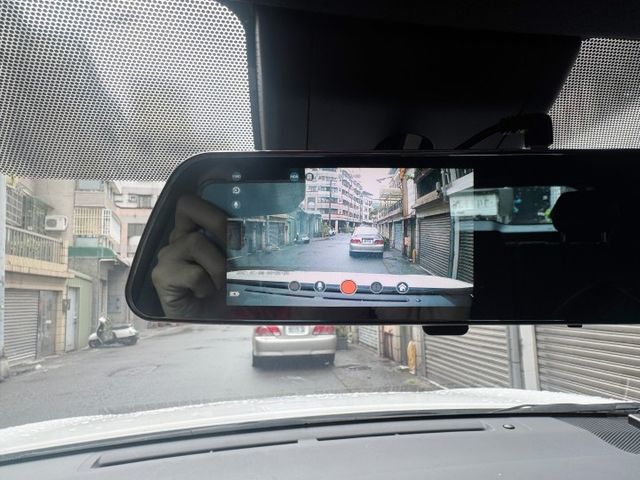 ★豪華版+升級影音全配~僅跑五萬，IKEY.ACC.車道維持.導航.CARPLAY.倒車顯影，認證原鈑可全貸，原廠保固★  第17張相片