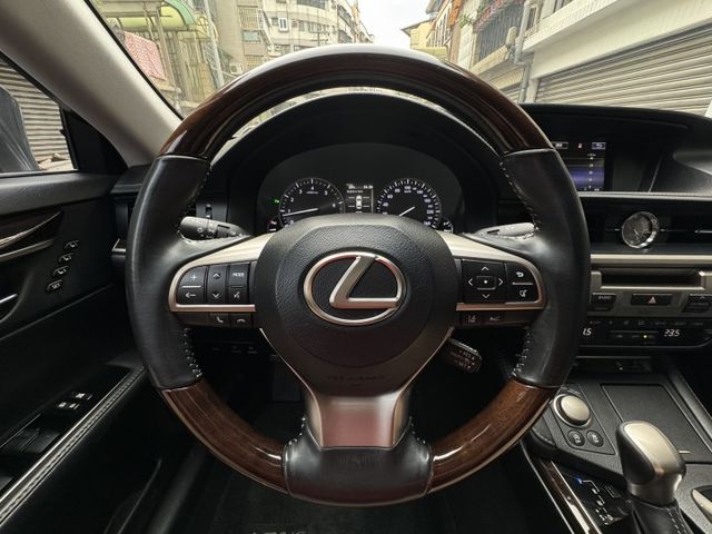 ★小改款16年式2.0旗艦版~IKEY.ACC.車道偏移.通風椅.盲點.導航.雙電動椅.電動遮陽簾.天窗，認證原鈑件★  第11張相片