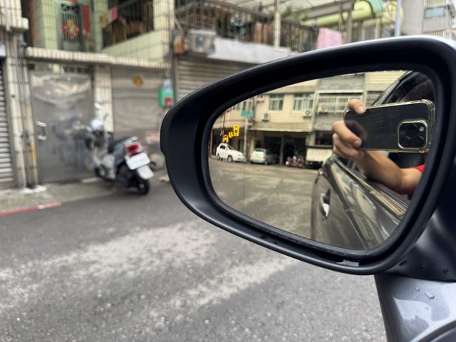 ★小改款16年式2.0旗艦版~IKEY.ACC.車道偏移.通風椅.盲點.導航.雙電動椅.電動遮陽簾.天窗，認證原鈑件★  第20張相片