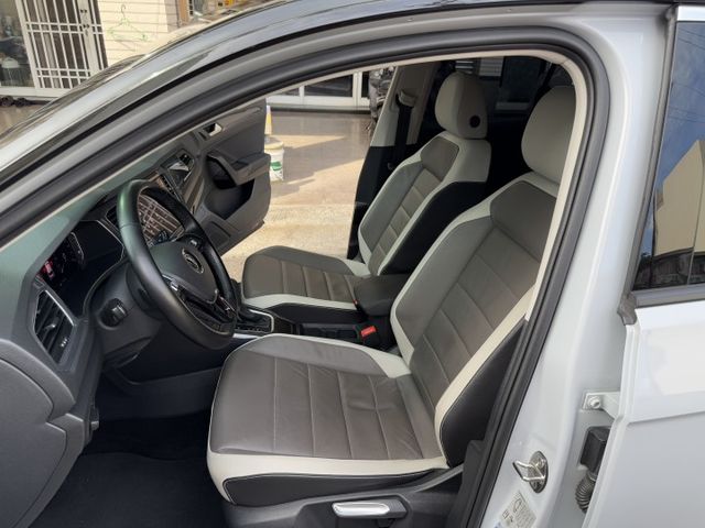 ★年底車1.5渦輪高規DESIGN版~原廠保固中，IKEY.LV2.電尾門.盲點.導航.LED.自動停車，認證車原鈑件★  第3張相片
