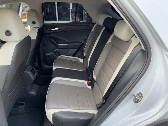 ★年底車1.5渦輪高規DESIGN版~原廠保固中，IKEY.LV2.電尾門.盲點.導航.LED.自動停車，認證車原鈑件★  第4張相片