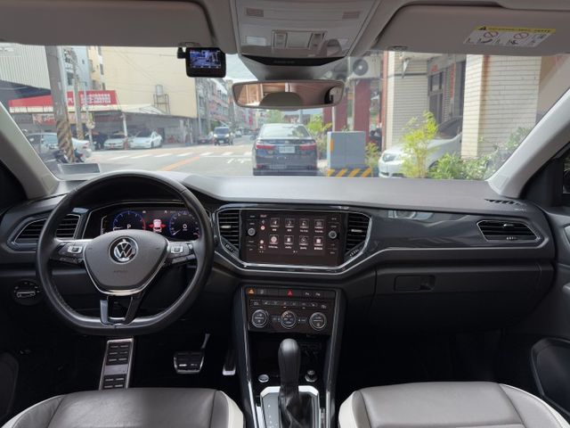 ★年底車1.5渦輪高規DESIGN版~原廠保固中，IKEY.LV2.電尾門.盲點.導航.LED.自動停車，認證車原鈑件★  第5張相片