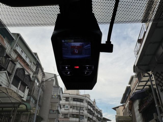 ★大滿配超美低里程豪華版+14萬精裝特仕~認證車原鈑件，IKEY.導航.電視.HUD.行車紀錄.側踏板.電動椅.LED★  第8張相片