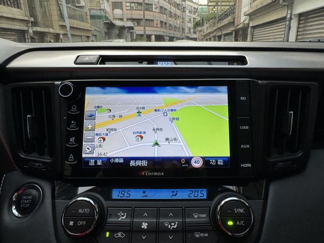 ★大滿配超美低里程豪華版+14萬精裝特仕~認證車原鈑件，IKEY.導航.電視.HUD.行車紀錄.側踏板.電動椅.LED★  第12張相片